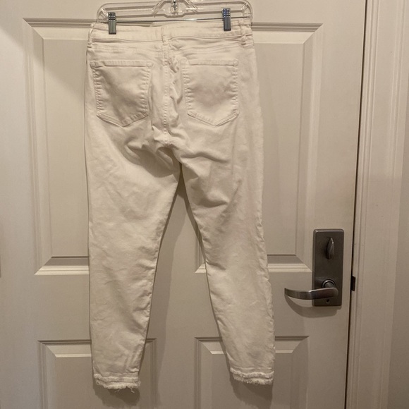 Loft.  Curvy skinny  size 6 jean. Frayed bottom. - Picture 4 of 5